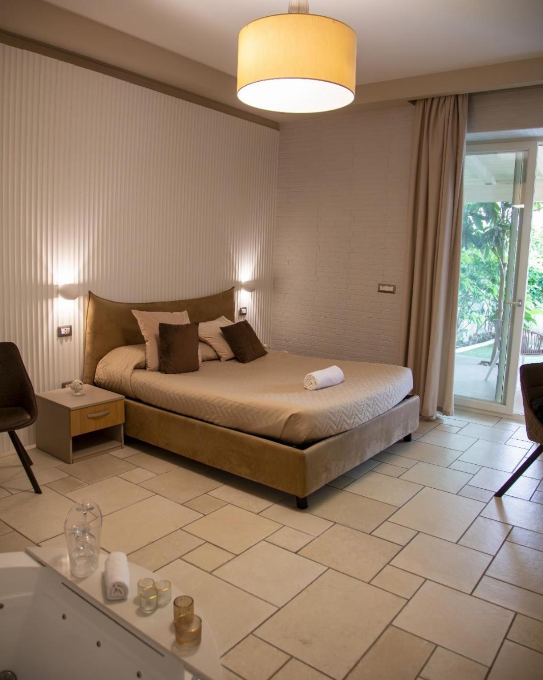 Lux Suite Tarento Exterior foto